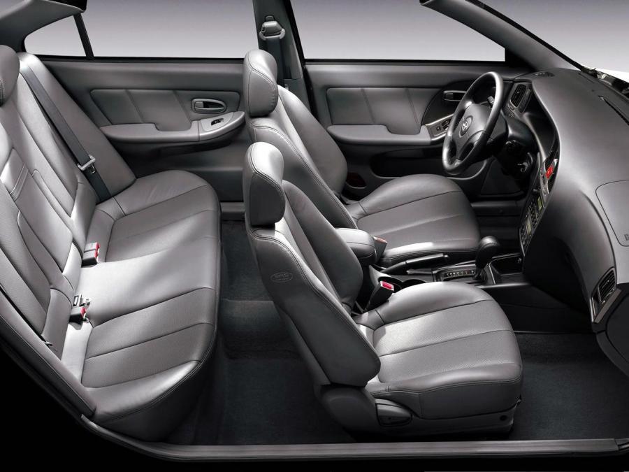 Hyundai Elantra Sedan 2000 года  (фото 4 из 6)